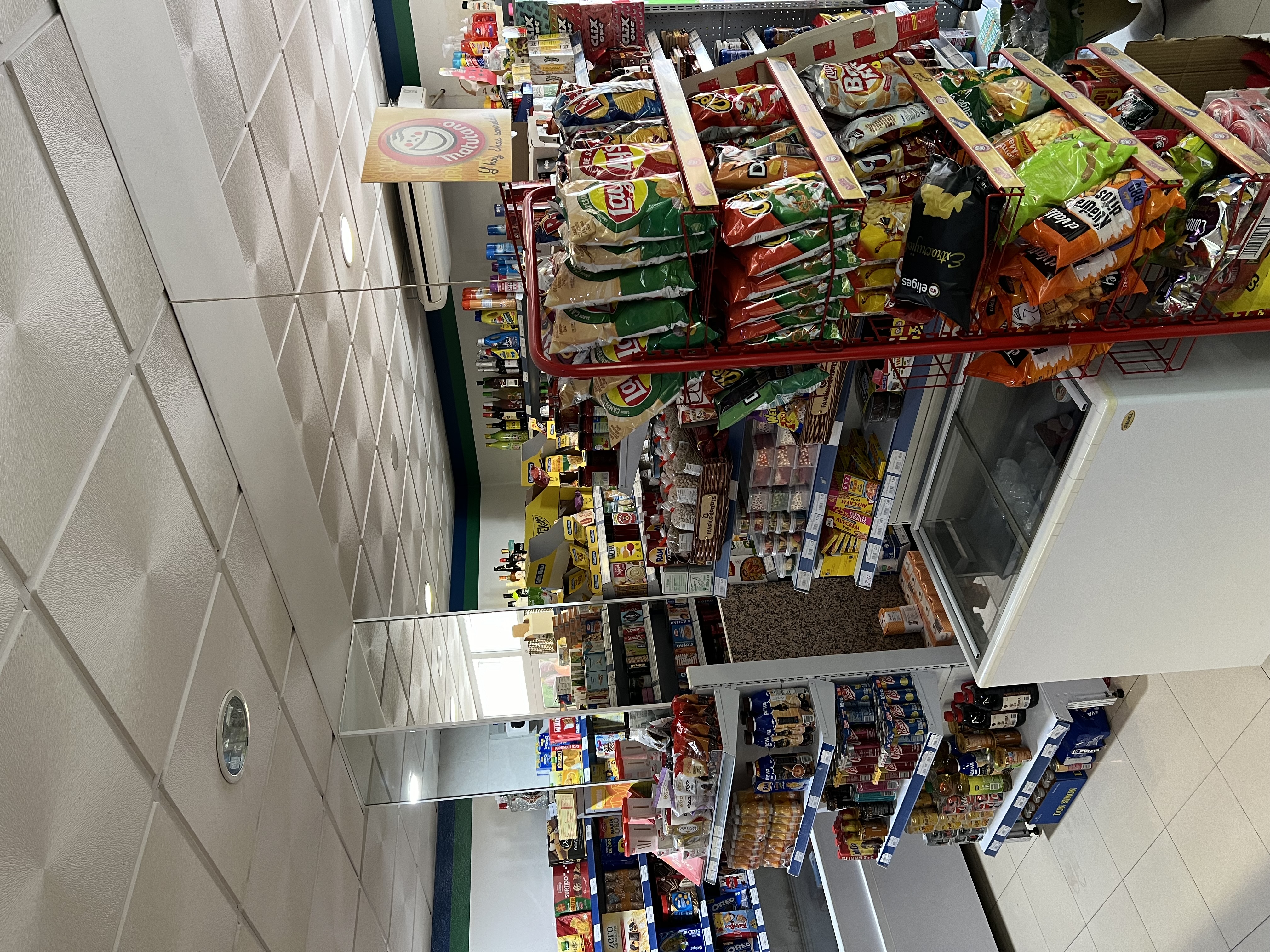 Interior tienda 2